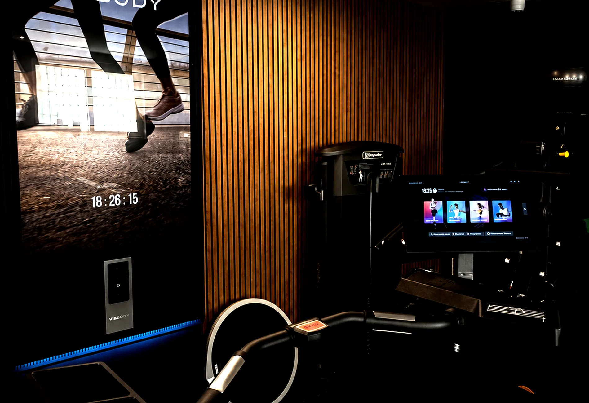 Sala training AMW illuminata da luce calda